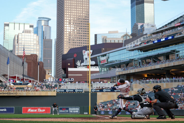 Bottom-of-the-order barrage leads Twins by White Sox